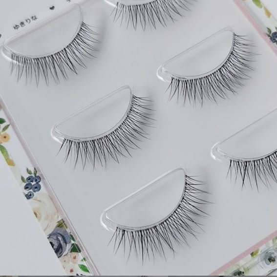 Fine stem transparent stem eyelashes